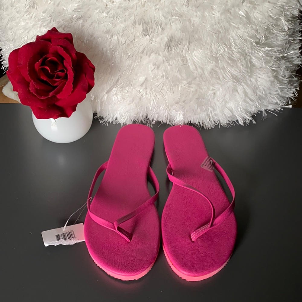 New Fuschia flip flops